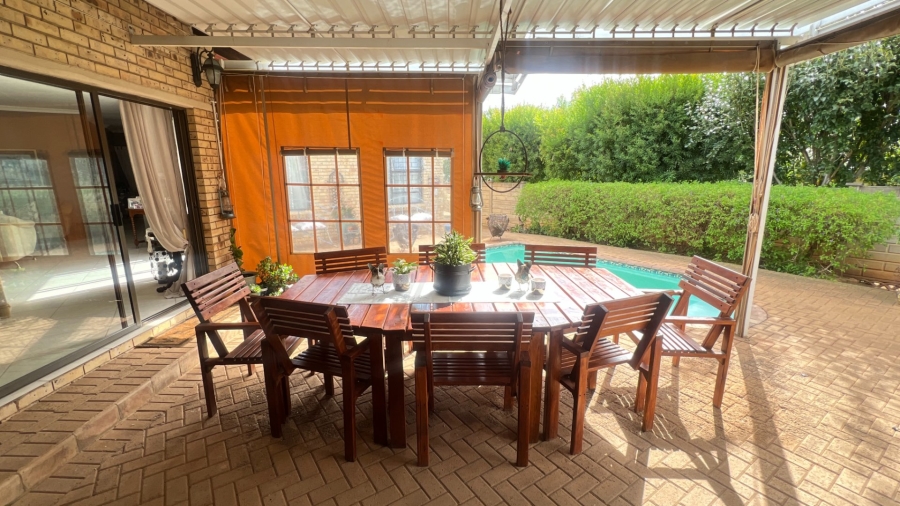 4 Bedroom Property for Sale in Langenhovenpark Free State